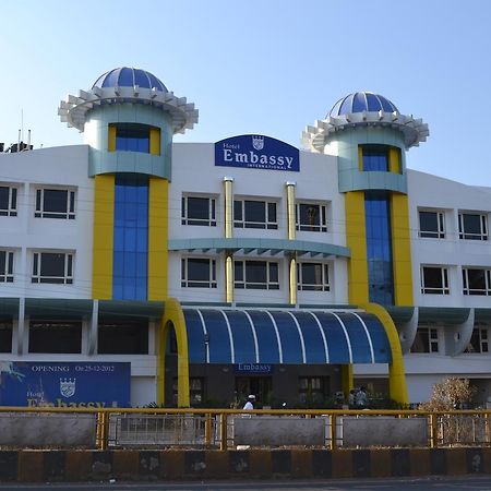 Hotel Embassy International Lātūr Zewnętrze zdjęcie