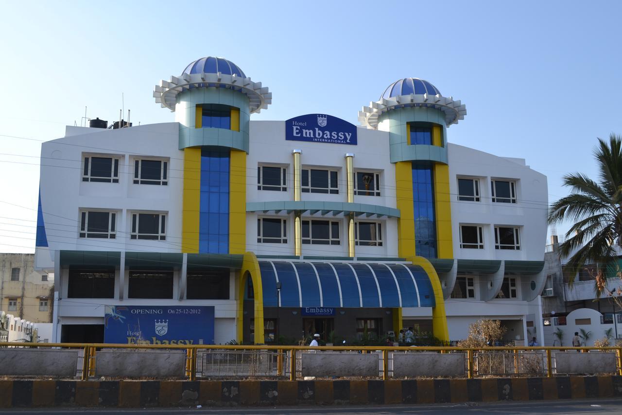 Hotel Embassy International Lātūr Zewnętrze zdjęcie